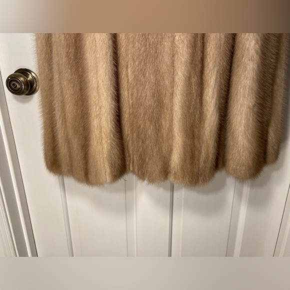 The halle bros co. Fur coat - Picture 7 of 8